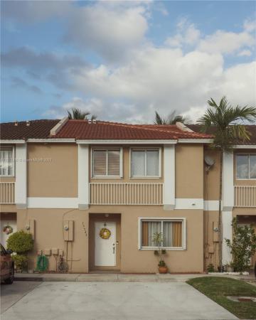 Weitzer Serena Lakes Townhomes, 17743 SW 140th Ct, Richmond West, Florida 33177, image 2