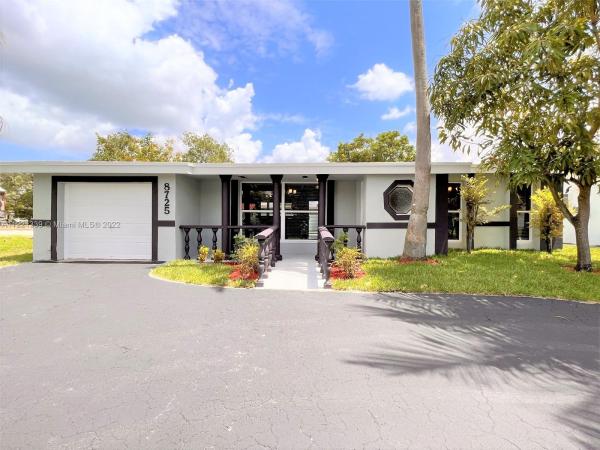 The Knolls, 8725 Southampton Dr, Miramar, Florida 33025, image 2