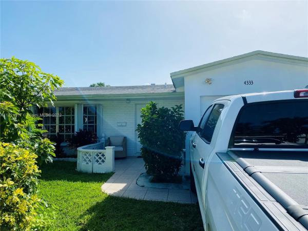 Oakland Villas, 4333 NW 45th Ter, Lauderdale Lakes, Florida 33319, image 1