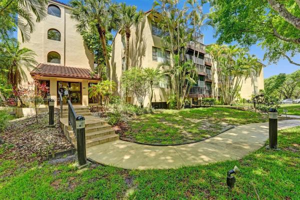 The Falls Of Inverrary, 6060 S Falls Circle Dr #401, Fort Lauderdale, Florida 33319, image 1