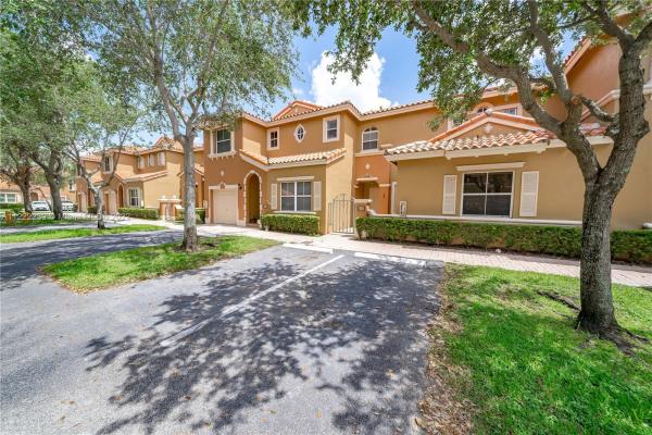 Villa Vizcaya, 8424 NW 139th Ter #2703, Miami Lakes, Florida 33016, image 1