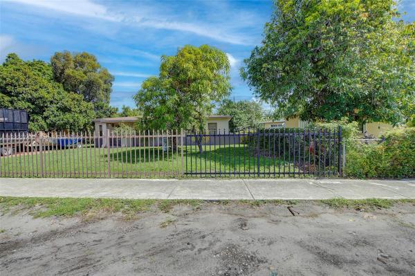 Norwood, 541 NW 194th St, Miami Gardens, Florida 33169, image 2
