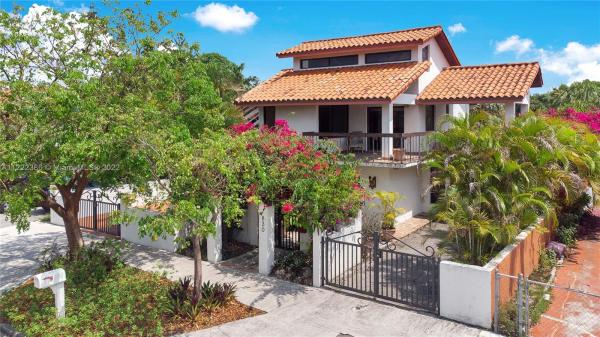 Sun Deck Village, 830 E 18th St, Hialeah, Florida 33013, image 1