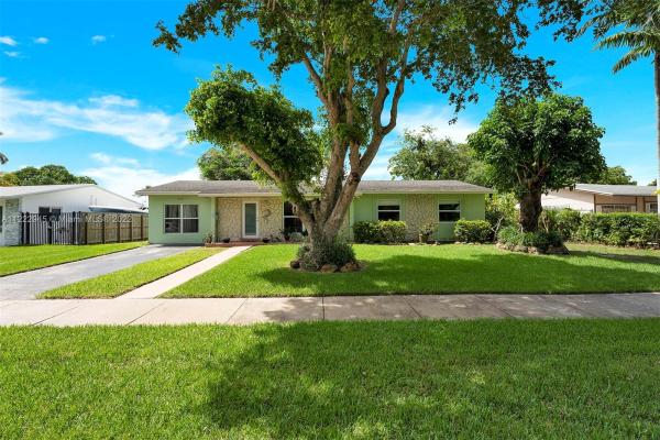 Bel Aire, 9301 Sterling Dr, Cutler Bay, Florida 33157, image 2
