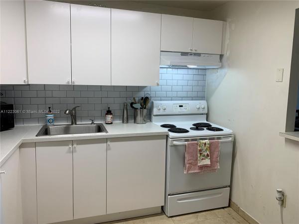 Woodside, 16950 W Dixie Hwy A523 Hwy #A-523, North Miami Beach, Florida 33160, image 1