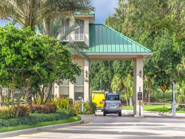 Oakbrook, 2713 Oakbrook Dr, Weston, Florida 33332, image 1