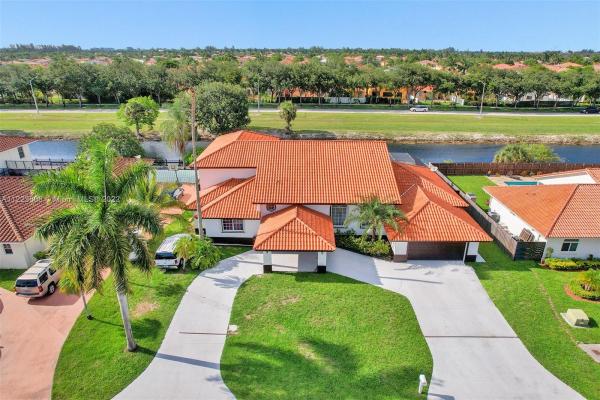 North Links Country Club Estates, 7275 N Augusta Dr, Country Club, Florida 33015, image 1