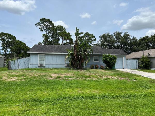 355 NW Friar St, Florida 34983, image 2