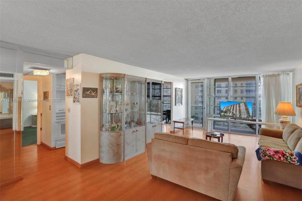 Winston Towers 300, 230 N 174th St #708, Sunny Isles Beach, Florida 33160, image 2