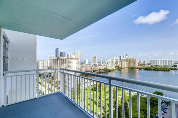 Winston Towers 500, 301 174th St #2211, Sunny Isles Beach, Florida 33160, image 2