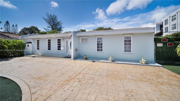 Irons Manor, 1010 NE 135th St, North Miami, Florida 33161, image 2