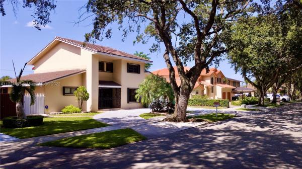 Royal Oaks, 7931 NW 169th Ter, Miami Lakes, Florida 33016, image 2