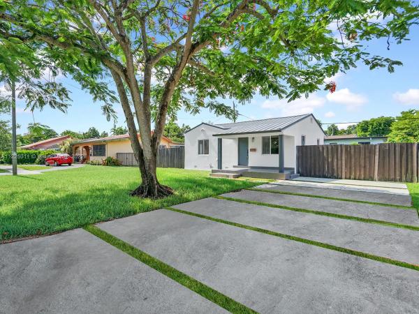 4370 SW 11th St, Unincorporated Dade County, Florida 33134, image 2