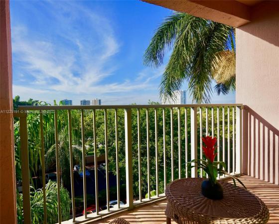 The Yacht Club At Aventura, 19801 E Country Club Dr #4505, Aventura, Florida 33180, image 2