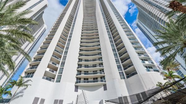 Tdr Tower 2, 15901 Collins Ave #2303, Sunny Isles Beach, Florida 33160, image 2