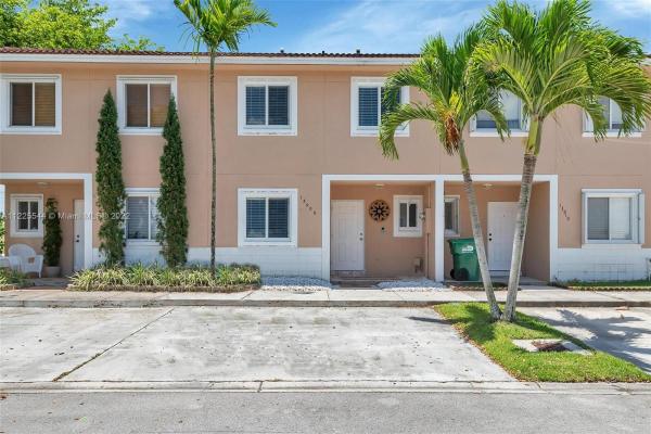 Weitzer Serena Lakes Townhomes, 13906 SW 174th St, Richmond West, Florida 33177, image 2