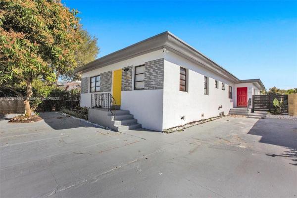 1120 NE 113th St, Unincorporated Dade County, Florida 33161, image 2