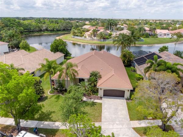 Hampton Lake, 566 Stonemont Dr, Weston, Florida 33326, image 1