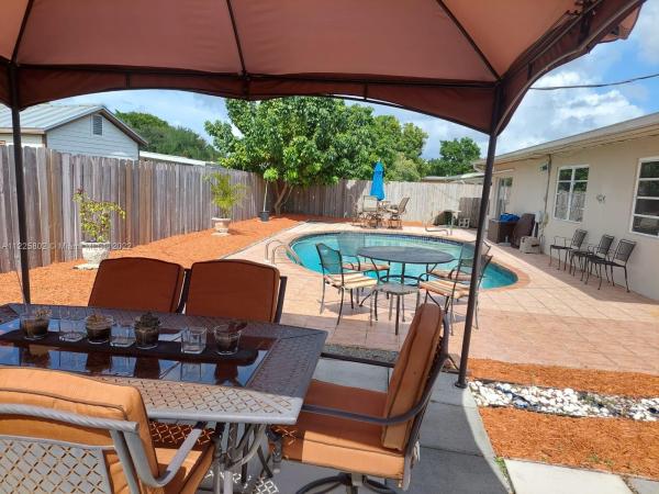 Heftler Homes Sunset Park, 9901 SW 86th St, Kendall, Florida 33173, image 2