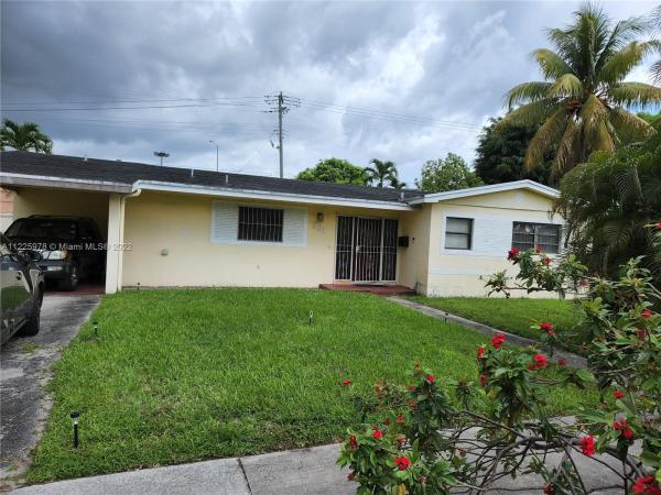 Highland Manor, 581 NE 180th Dr, North Miami Beach, Florida 33162, image 2