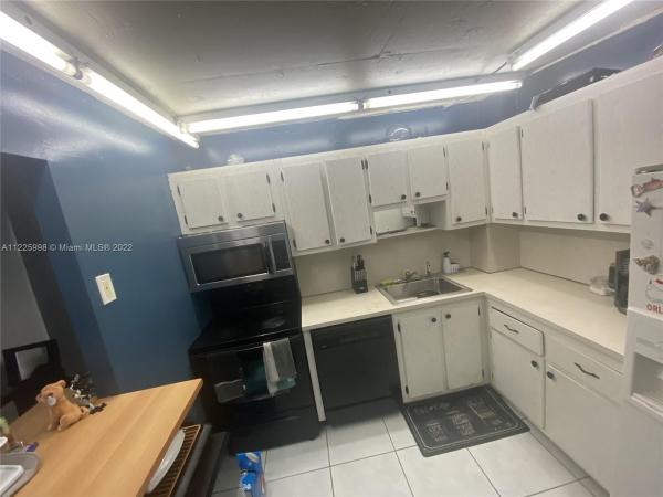 Woodside, 16950 W Dixie Hwy A-524 Hwy #A-524, North Miami Beach, Florida 33160, image 1