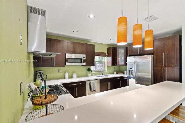 Carol City Gardens, 4351 NW 194th St, Miami Gardens, Florida 33055, image 2