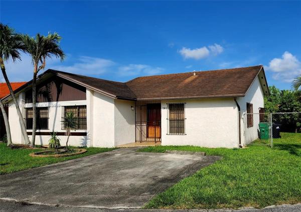 Les Chalets, 701 SW 99th Court Cir, Fountainebleau, Florida 33174, image 1