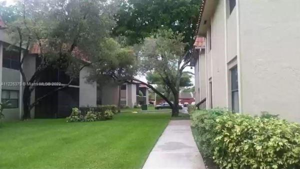 Banyan Tree, 9806 Hammocks Blvd #101, The Hammocks, Florida 33196, image 1