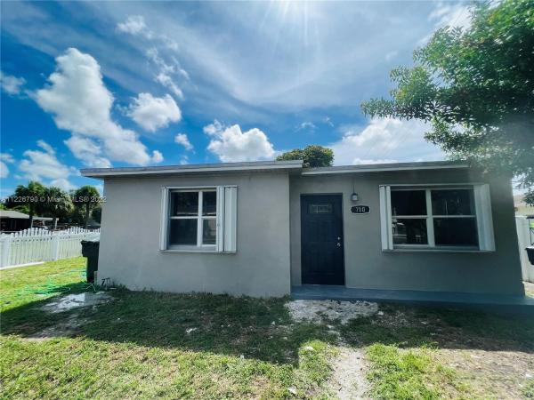 College, 710 Phippen Waiters Rd, Dania Beach, Florida 33004, image 1