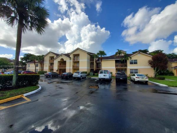 South Palm Place, 7620 Westwood Dr #218, Tamarac, Florida 33321, image 1