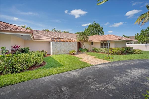 Queens Court Estates, 8441 SW 78th St, Glenvar Heights, Florida 33143, image 1