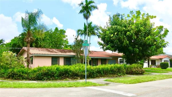Fairfield Manors, 10802 SW 33rd St, University Park, Florida 33165, image 1