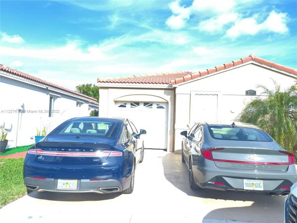 Weitzer Serena Lakes West, 17025 SW 142 Pl #, Richmond West, Florida 33177, image 2