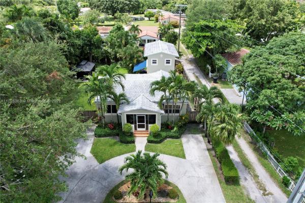 Country Club Estates, 370 Hibiscus Dr, Miami Springs, Florida 33166, image 2