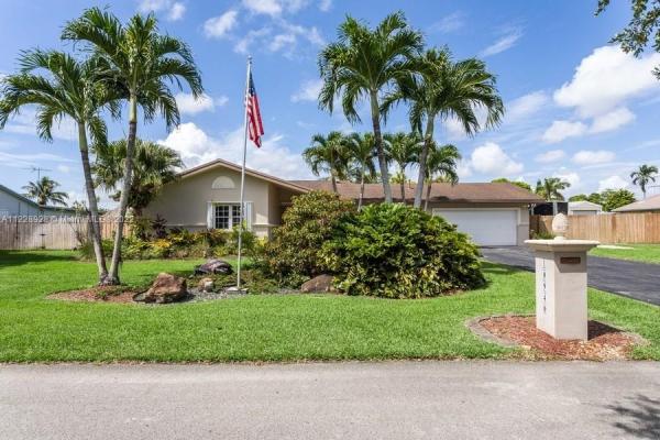 Pine Shore, 10940 SW 125th St, Kendall, Florida 33176, image 2