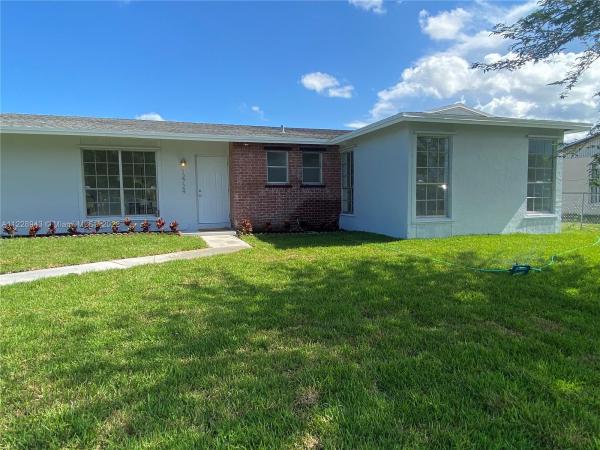 12724 SW 263rd Ter, Unincorporated Dade County, Florida 33032, image 2