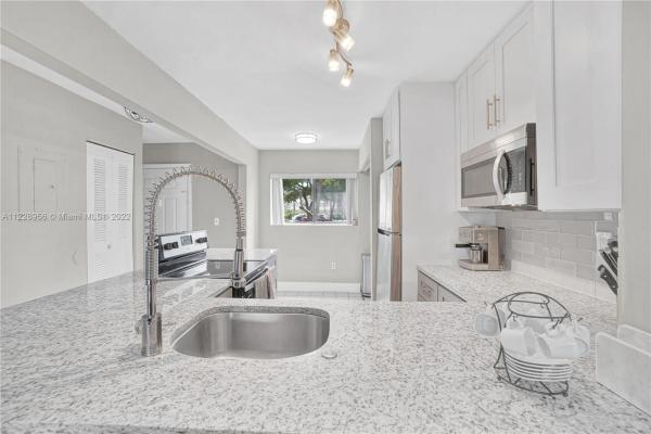 The Palms Of Pembroke, 304 E Palm Cir E #304, Pembroke Pines, Florida 33025, image 1