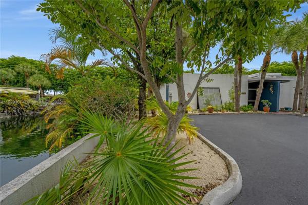 Windmill Gate, 16520 Bridge End Rd, Miami Lakes, Florida 33014, image 1