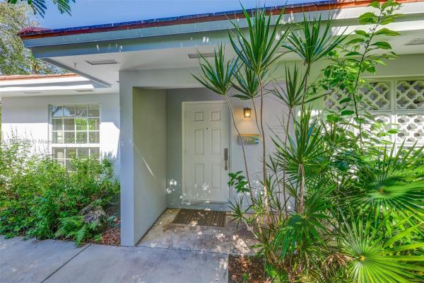Camino Circle, 7940 Camino Cir, Glenvar Heights, Florida 33143, image 1