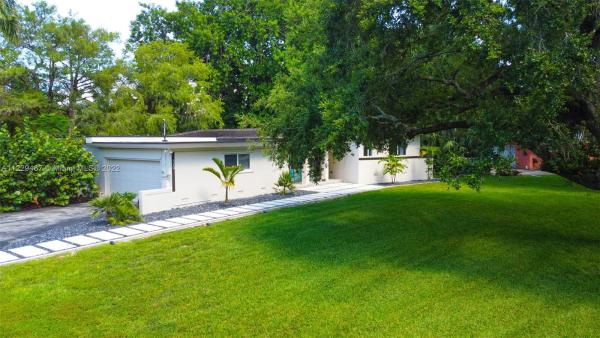 Plantation Golf Estates, 320 E Tropical Way, Plantation, Florida 33317, image 1