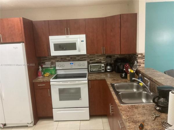 Cambridge House Of Carriage Hills, 300 Berkley Rd #211, Hollywood, Florida 33024, image 1