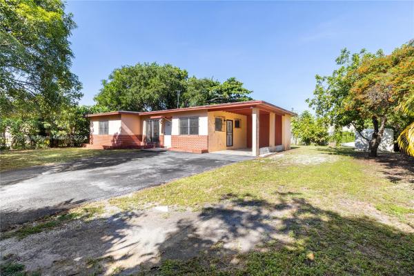 Biscayne Gardens, 15220 N Miami Ave, Golden Glades, Florida 33169, image 2