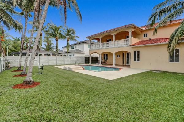 Hialeah No HOA, 9122 NW 177th Ter, Hialeah, Florida 33018, image 1