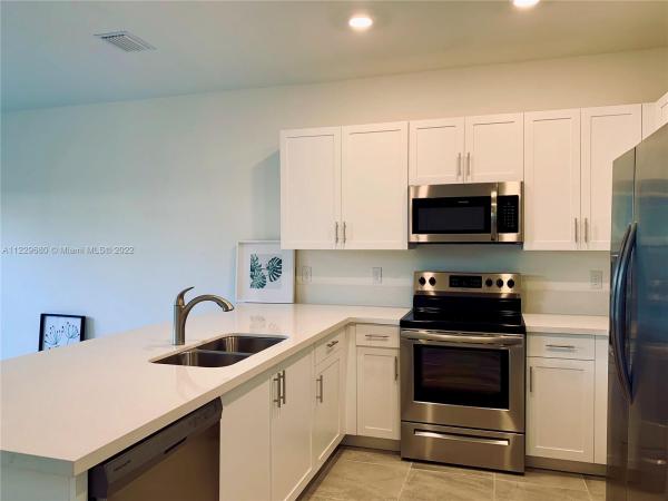 Las Ramblas At Via Ventura, 412 NE 208th Ter #412, Ives Estates, Florida 33179, image 2