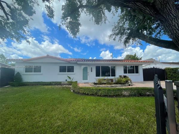 Heftler Homes, 10310 SW 43rd St, Westwood Lakes, Florida 33165, image 1