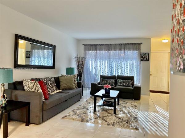 Kendale Lakes Townhouses, 8583 SW 137th Ave #8583, Kendale Lakes, Florida 33183, image 1