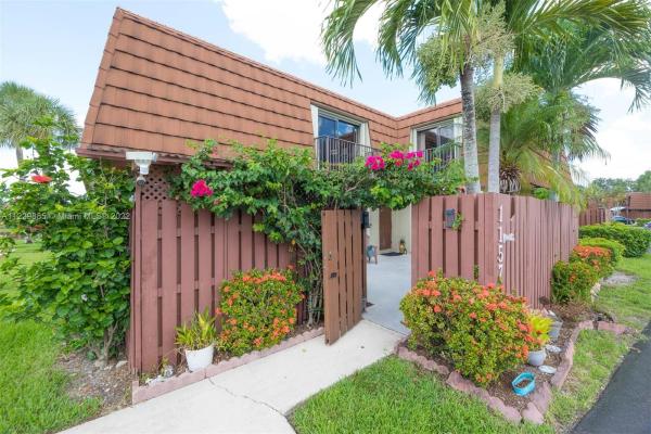 Village At Lake Pine, 1157 SW 118th Ter, Davie, Florida 33325, image 2