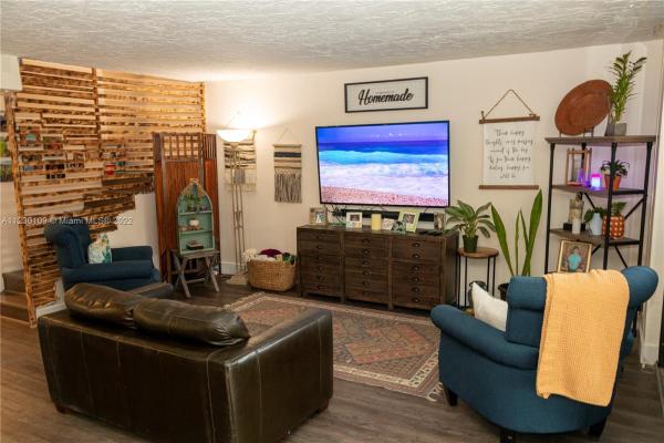 Lago West, 450 Commodore Dr #317, Plantation, Florida 33325, image 2