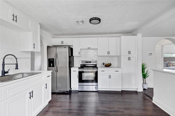 Featherstone Park, 2176 NW 51st St, Brownsville, Florida 33142, image 1