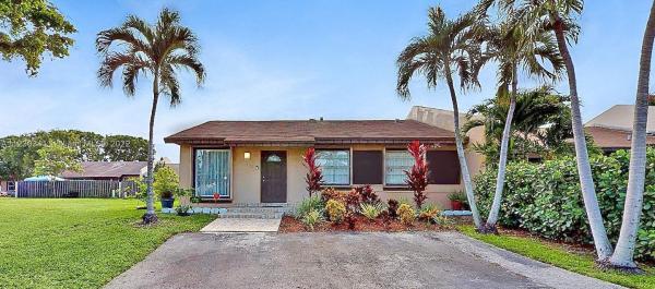 Devon Aire Villas, 11660 SW 122nd Pl #11660, The Crossings, Florida 33186, image 2